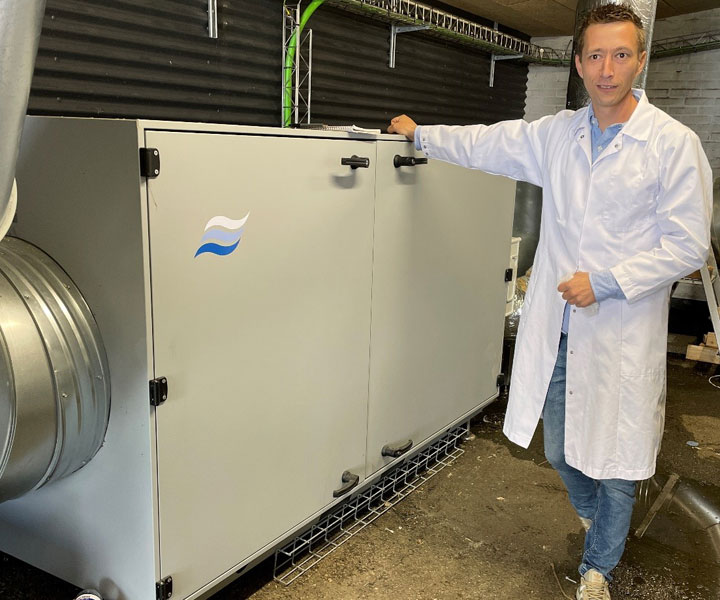 Removing moisture from a cold environment requires desiccant dehumidifier technology, such as the Condair DA. Removing moisture from a cold environment requires desiccant dehumidifier technology, such as the Condair DA.